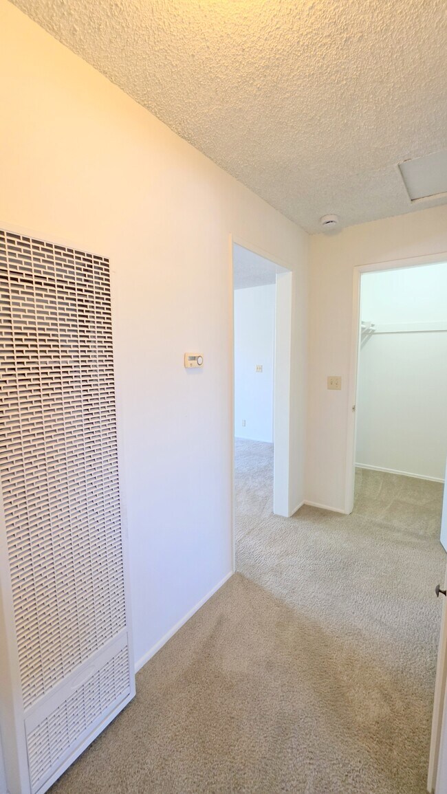 Building Photo - 1086 Springfield St