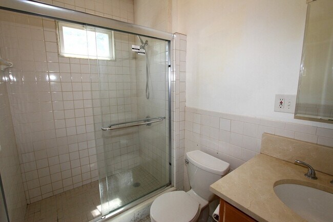 Building Photo - 475 Ashmont St