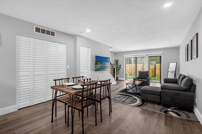 Building Photo - 13930 Heritage Club Dr