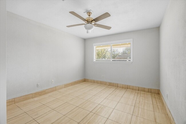 Building Photo - 501 Ladd St
