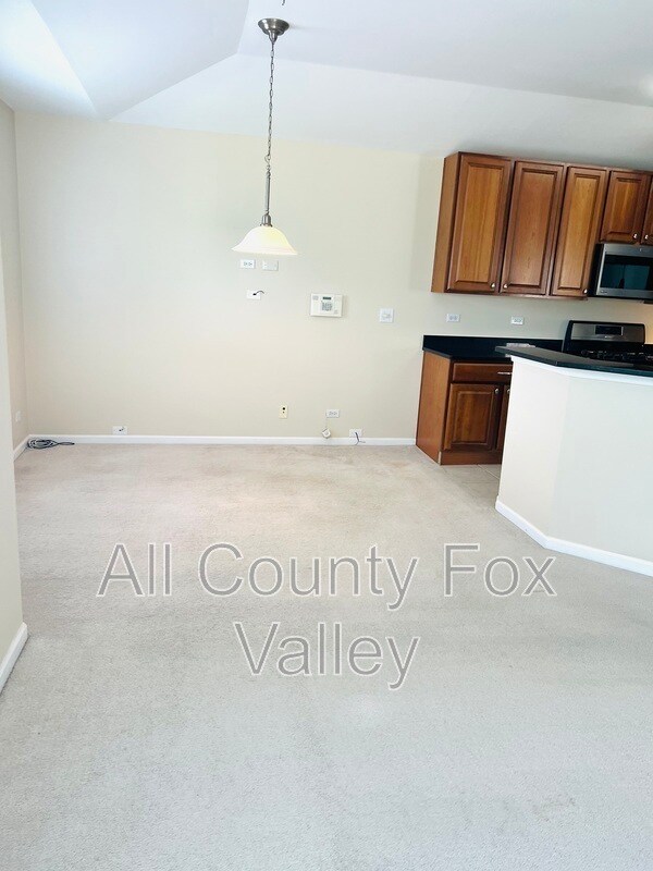 Building Photo - 1844 Crenshaw Cir
