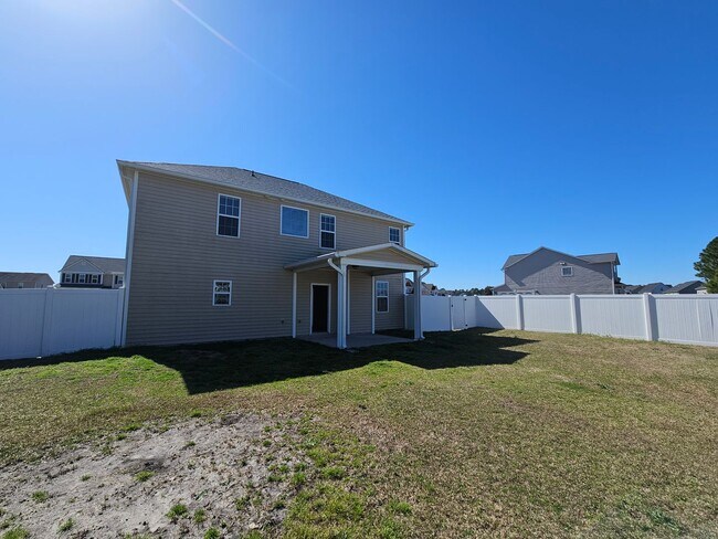 Building Photo - Marvelous 3 Bedroom Home in Lexington Plantation!
