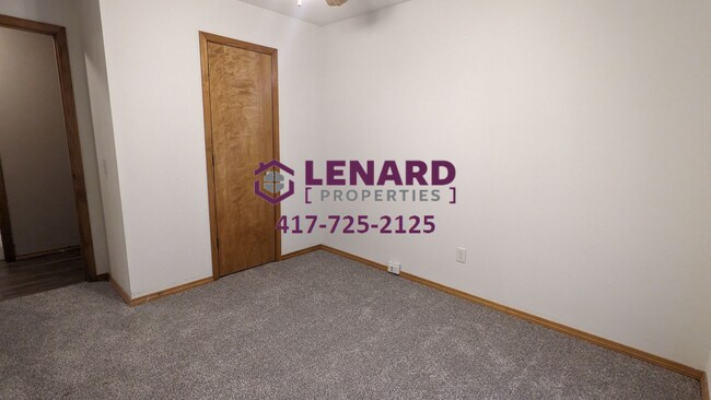 Building Photo - 3 Bedroom, 2 Bathroom House with Fenced Ba...