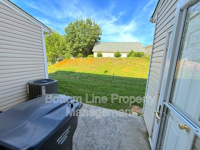 Building Photo - 5703 Erin Dr