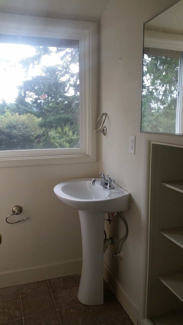 Building Photo - Exquisite 3 Bed, 1.75 Bath Home in Old Fai...