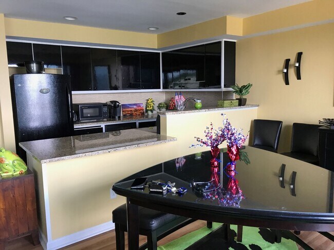 Building Photo - Beautiful Condo for Rent