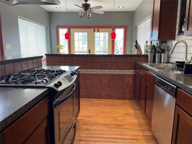 Building Photo - 5746 De Giverville Ave