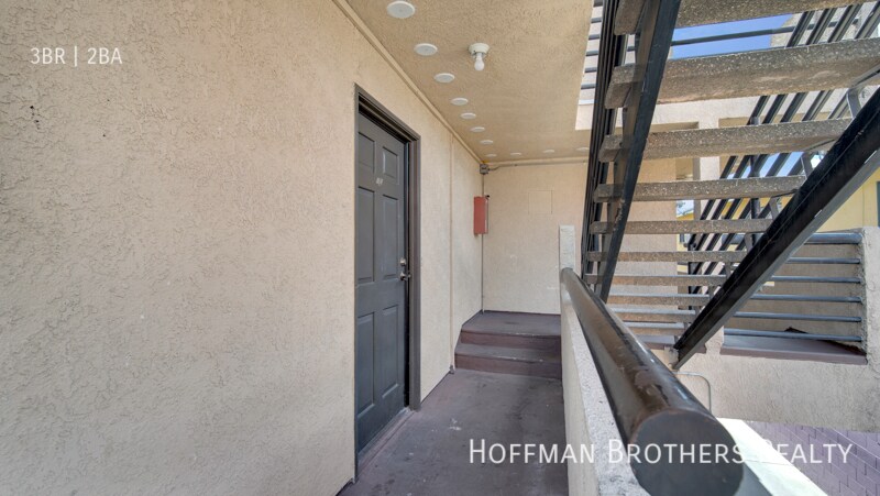 Building Photo - 227 S Carondelet St