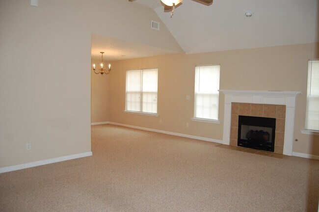 Building Photo - 900 Watsonia Dr