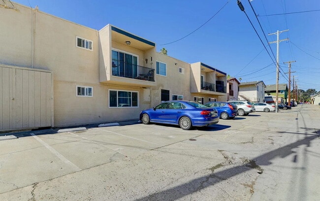 Building Photo - Welcome to this charming 1-bedroom condo n...