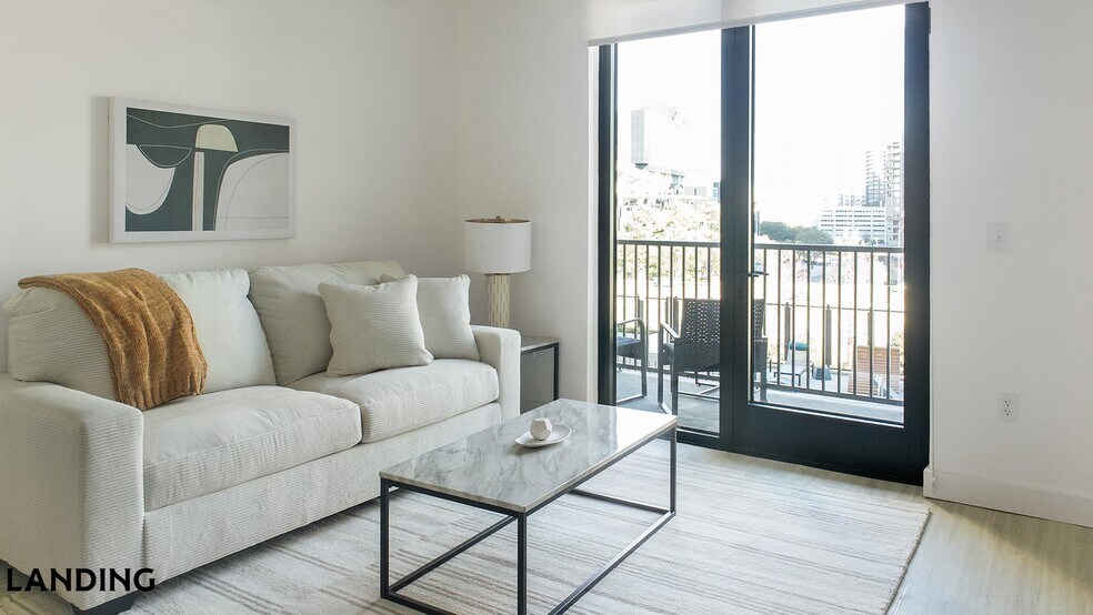 Building Photo - 1007 S Mint St