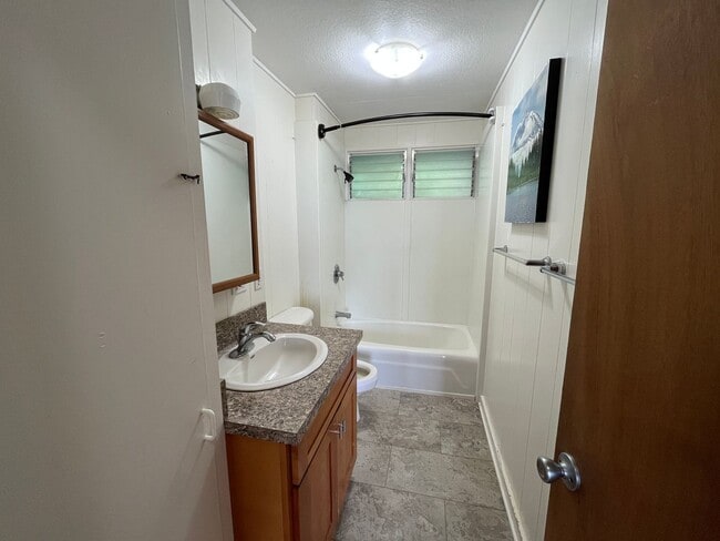 Building Photo - 2238 Aulii St