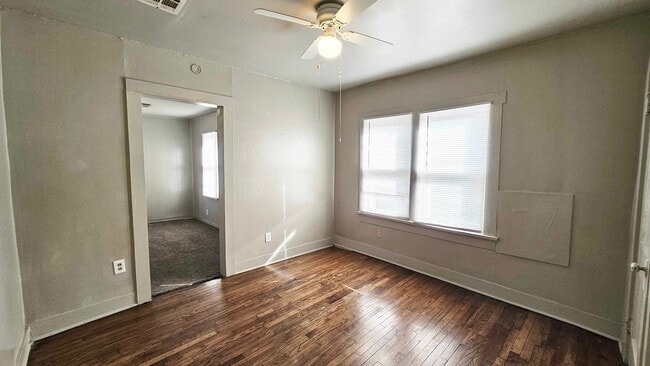 Building Photo - Lots of Room!