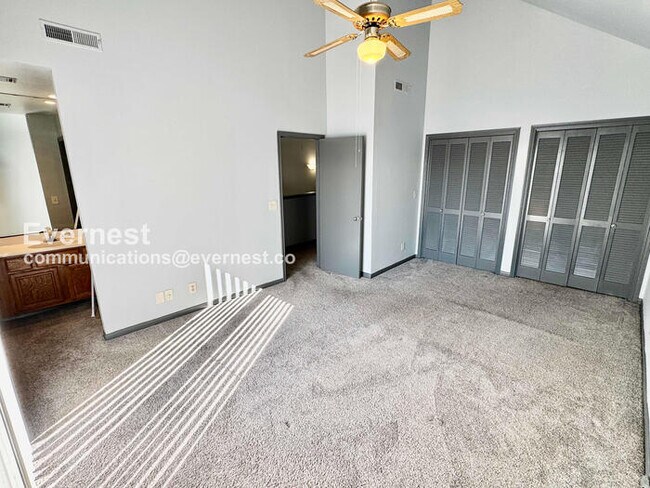 Building Photo - 1327 S Lawton Ave