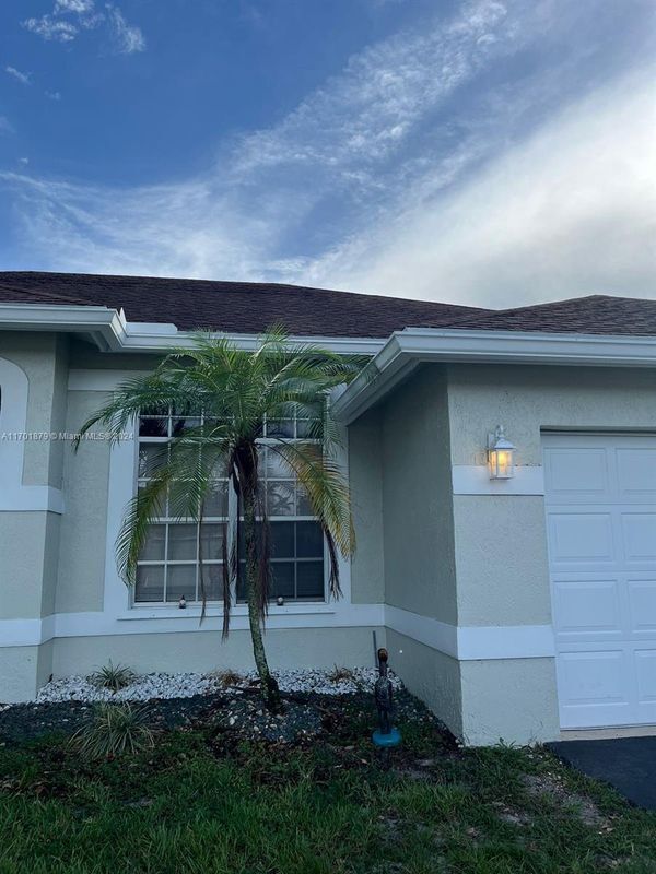 Building Photo - 1037 SW 149th Ln