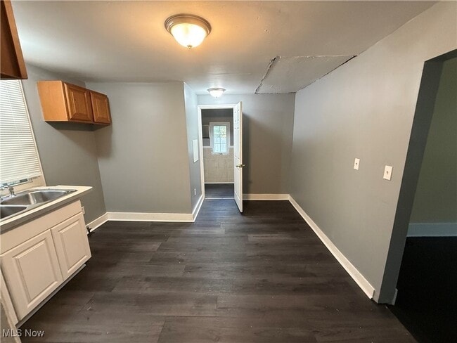 Building Photo - 3152 W 46th St