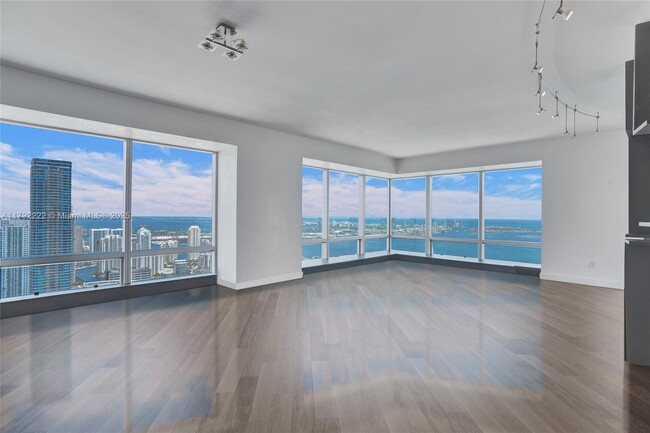Primary Photo - 1425 Brickell Ave