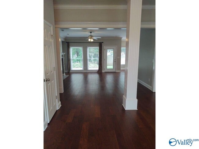 Building Photo - 3102 Connomara Ct SE