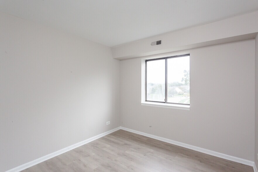 Building Photo - 1460 Fairlane Dr