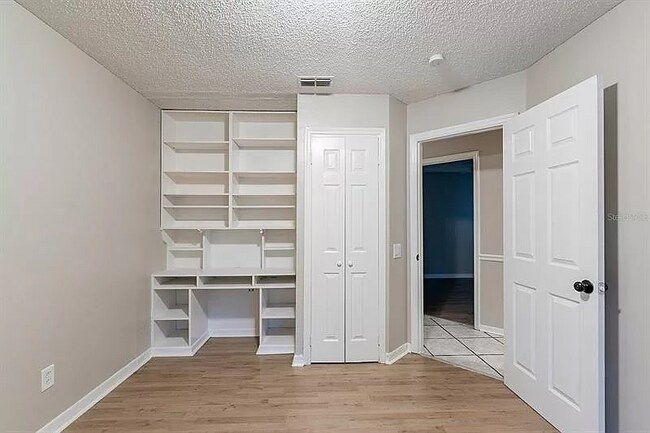 Building Photo - 10509 Cherry Oak Cir
