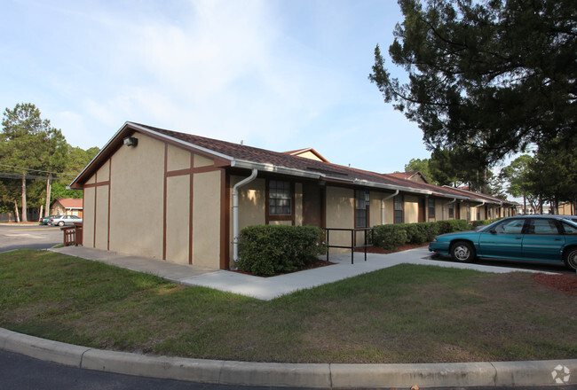 Building Photo - Colonial Village Apartments