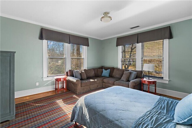 Building Photo - 979 Springdale Rd NE