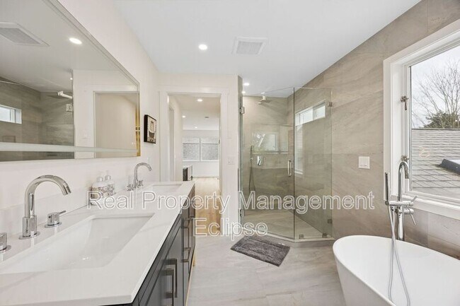Building Photo - 742 N 90th St