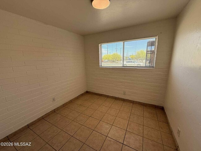 Building Photo - 4904 S 13th Ave