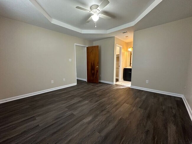 Building Photo - Woodlake - Richmond