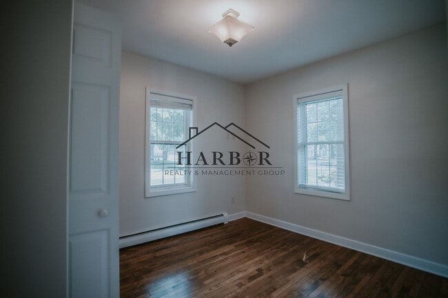 Building Photo - 608 6th Ave SW