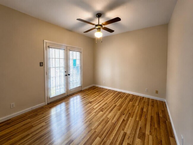 Building Photo - 2216 San Gabriel St