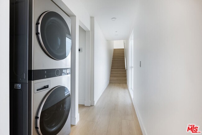 Building Photo - 8561 Belmont St