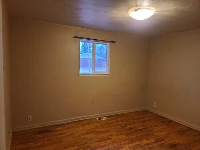 Building Photo - 1104 Castlerock Dr