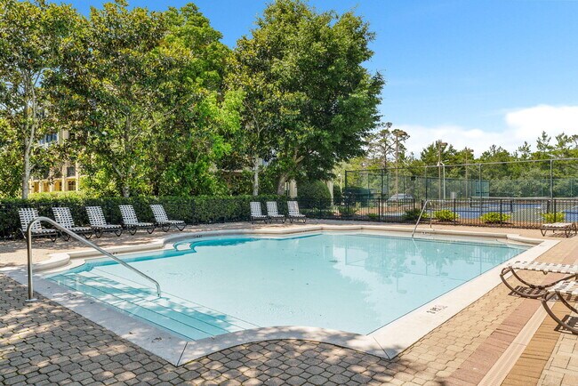 Building Photo - 1732 W County Hwy 30A