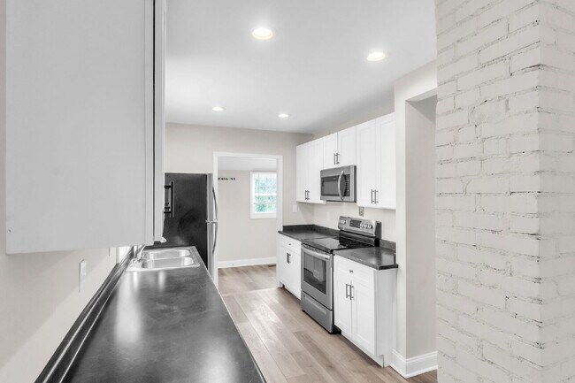 Building Photo - Updated 2 Bedroom / 1 Bath Home in Spartanburg $1,205/mo rent