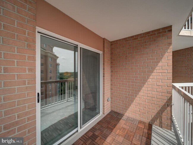 Building Photo - 3101 N Hampton Dr