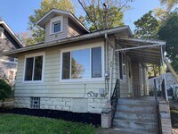 Building Photo - 2 Bedroom 1 Bathroom Single Family on Doub...