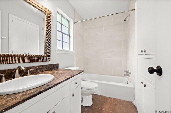 Building Photo - 9256 Bermuda Ave