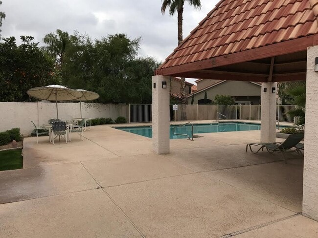 Building Photo - 2 bed 2.5 bath in Tempe