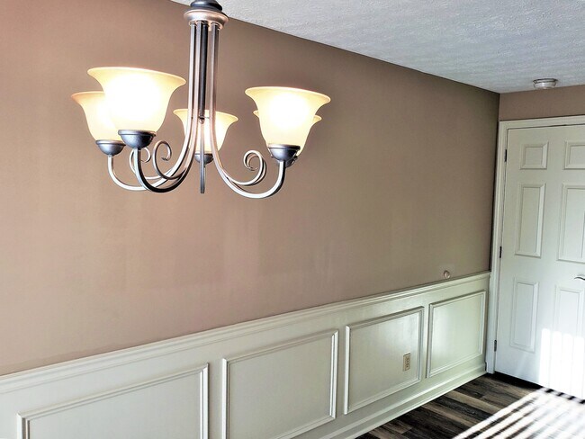 Building Photo - 6509 Blossomwood Cir NE