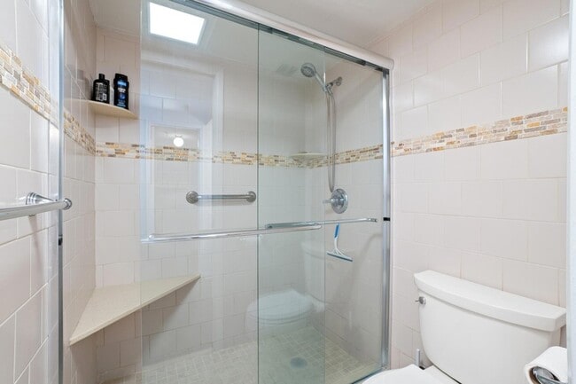 Building Photo - 950 Lavers Cir