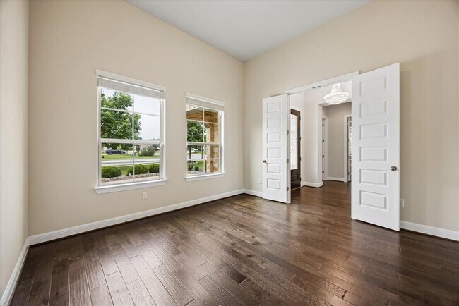 Building Photo - 365 Arapaho Dr