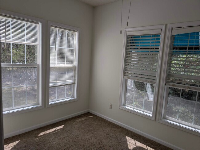 Building Photo - 9734 Leyland Dr