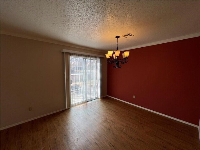 Building Photo - 322 S 11th Pl