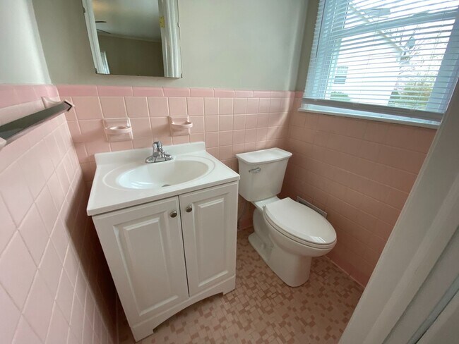 Building Photo - Coming Available July 2025 – Spacious 3BR/...
