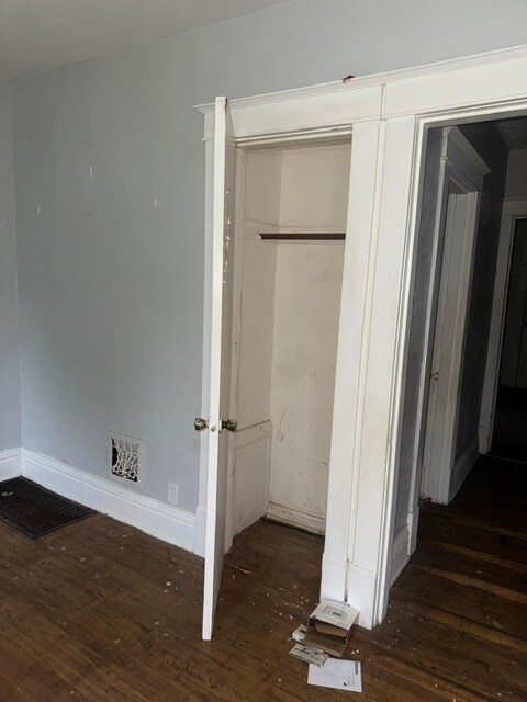 Building Photo - 3738 Sylvan Pl