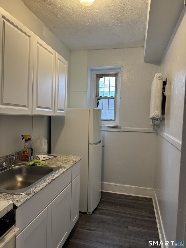 Building Photo - 144 Grove St