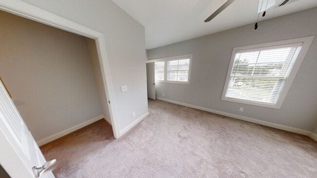 Building Photo - 3855 Academy Dr