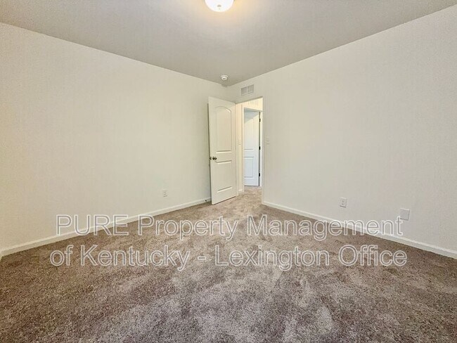Building Photo - 852 Halford Pl