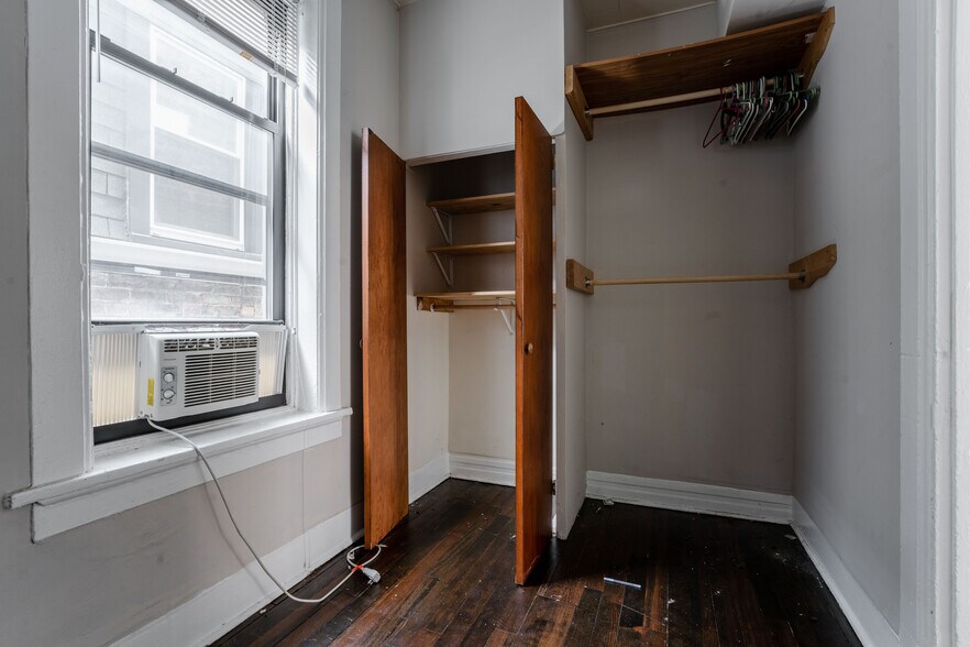 Building Photo - 2031 W Moffat St